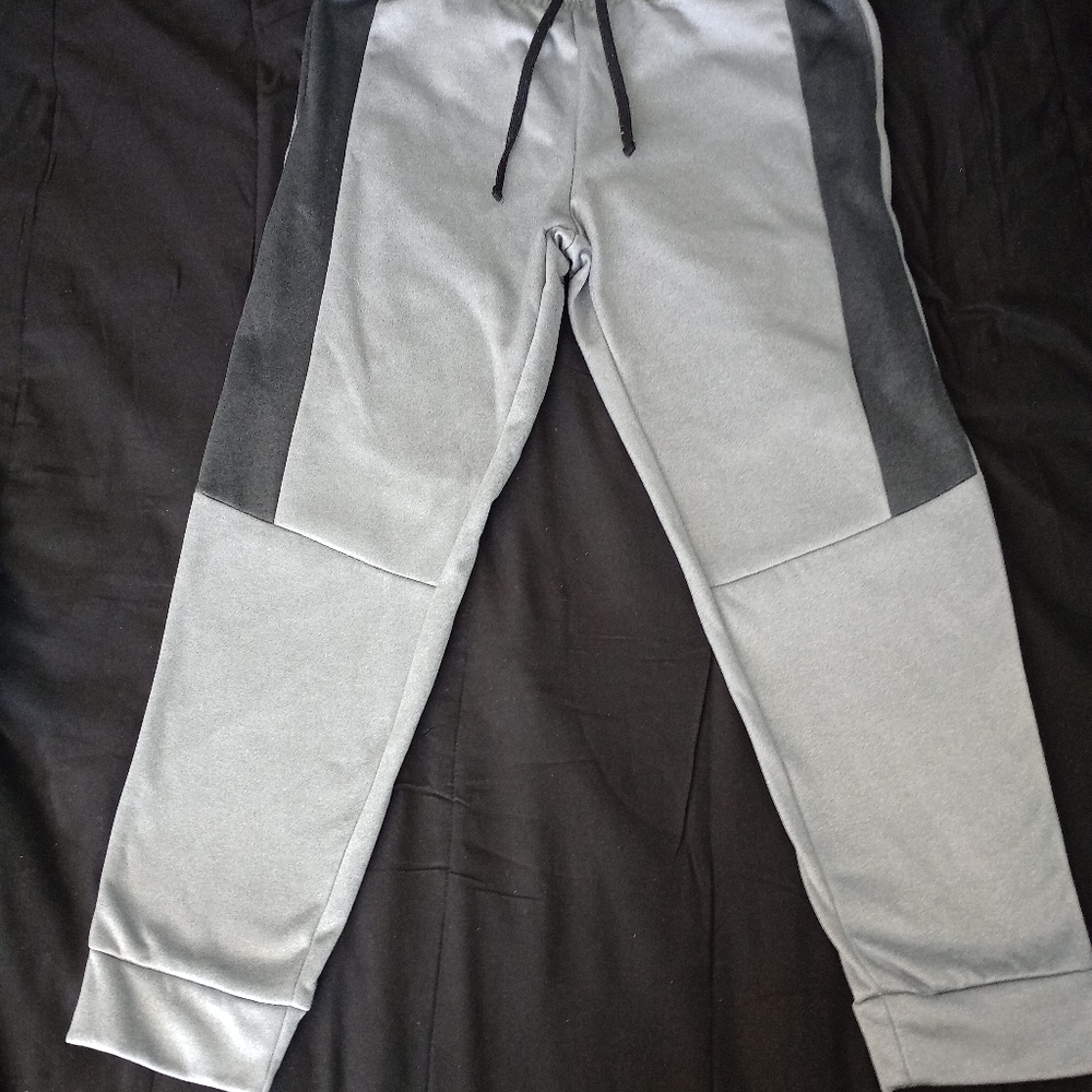 Jogging pants - Picture 9 of 10